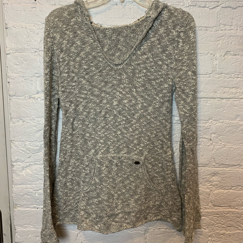Foxy gray sweater